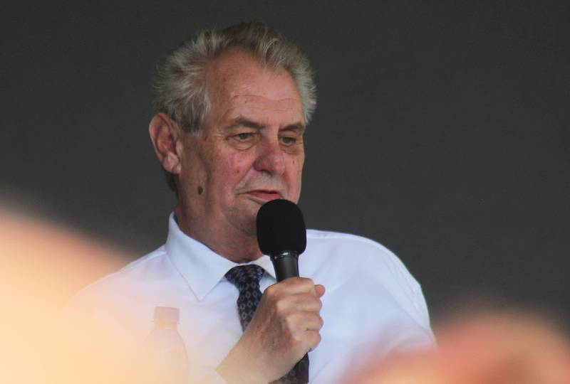 Druhý den prezidentské návštěvy Jihomoravského kraje zavítal Miloš Zeman také do Kozojídek a Veselí nad Moravou.