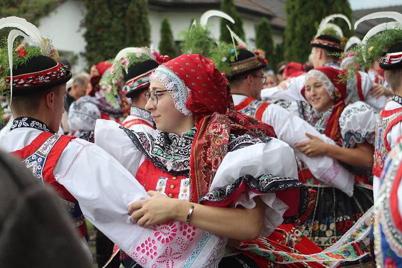 Nedělní hodový průvod ke stárkovi ve Vacenovicích.