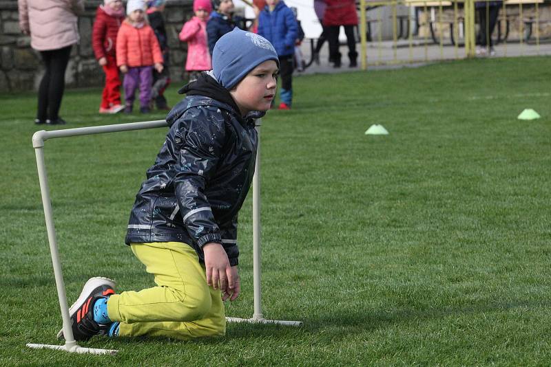 Dvě stě dětí z mateřské a základní školy se v Ratíškovicích zúčastnilo náborové akce Sportovní den s Baníkem.