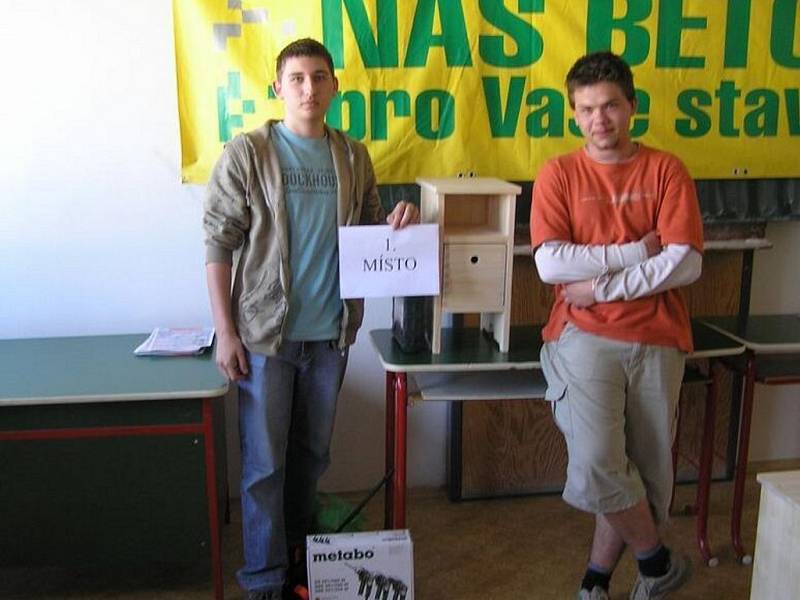 Truhlářem juniorem roku 2009 se nedávno stali dva studenti Střední odborné školy ekonomické a Středního odborného učiliště ve Veselí nad Moravou Martin Blata a Jakub Novák.