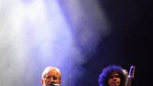 Skupina Čechomor zahrála na posledním koncertu v rámci Bzeneckého hudebního léta. S ní vystoupila také řada hostů. Například zpěvačka Iva Marešová, kytarista Gerry Leonard nebo hudebník Joji Herolta.