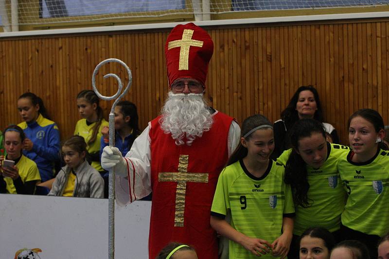 Ve Veselí nad Moravou se o víkendu uskutečnil 26. ročník tradičního Mikulášského turnaje v házené mladších žákyň.