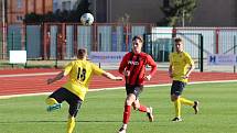 Fotbalisté Hodonína (červeno-černé dresy) ve 21. kole MSFL doma zdolali vedoucí Kroměříž 1:0. Foto: pro Deník/Jaroslav Kolísek