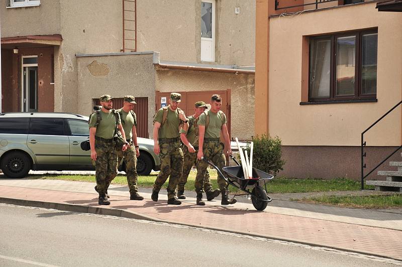 Demolice pod kontrolou jihomoravských hasičů po ničivém tornádu z 24. června 2021. Na snímku Zdravotní středisko Lužice na Hodonínsku.