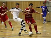 Hodonínští futsalisté doma podlehli Třinci 3:4. Tango z herní a výsledkové mizérie nedostal ani mladý útočník Bohumír Doubravský (na snímku v bílém dresu). 