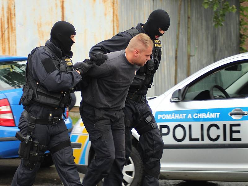 Workshop Policistou na zkoušku v areálu stadionu U Červených domků v Hodoníně. Jednotlivé policejní útvary představily svou práci, přiletěl také vrtulník se zásahovou jednotkou.