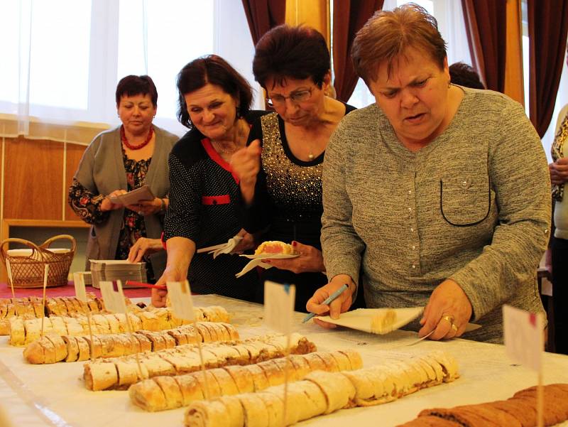 Jubilejní desátý košt štrúdlů ve Ždánicích.