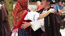 Šestnáctý ročník folklorního festivalu Senioři v petrovských Plžích. V hlavním pořadu nazvaném Senioři jak víno vystoupily soubory z Moravy i Slovenska.