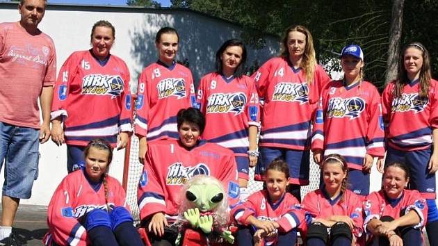 Hokejbalistky Kyjova, které si říkají Barbíny, budou v letošní sezoně hrát nejvyšší ženskou soutěž.