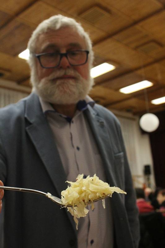 Minulé ročníky soutěžního koštu O najlepší kysané zelé Slovácka hostila Blatnička. Nyní se košt uskuteční v Kuželově.