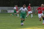 Fotbalisté třetiligového Uherského Brodu (červené dresy) v předkolo MOL Cupu zdolali divizní Bzenec 3:1.