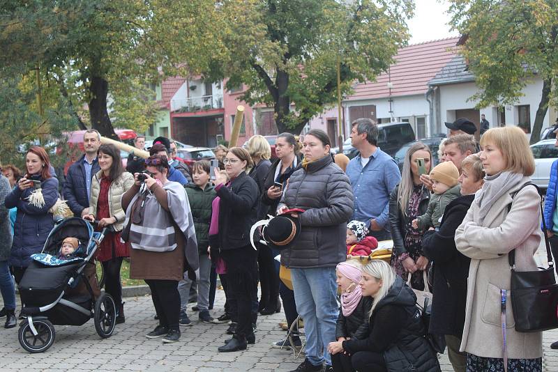 Páteční zahájení letošních hodů v Hroznové Lhotě.