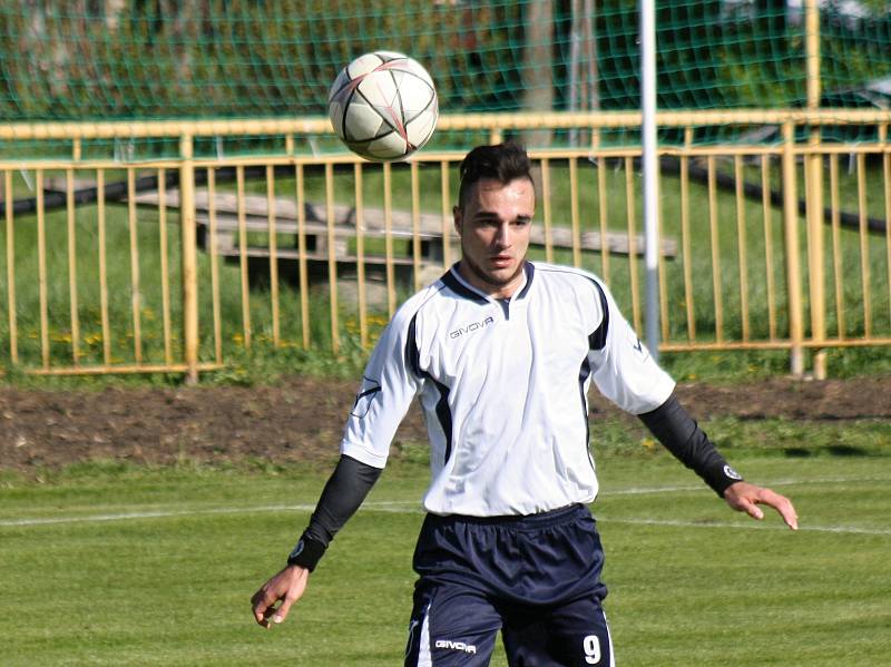 Útočník Tomáš Knotek (na snímku) se sice v Podivíně střelecky neprosadil, Vacenovice přesto na hřišti Slavoje zvítězily 2:0.