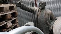 Odhalení pomníku se sochou Vladimíra Iljiče Lenina v Kyjově se uskutečnilo u příležitosti třiašedesátého výročí Velké říjnové socialistické revoluce 11. listopadu 1980, sto deset let po Leninově narození. Lenin se ale v Kyjově na moc dlouho nezabydlel. So