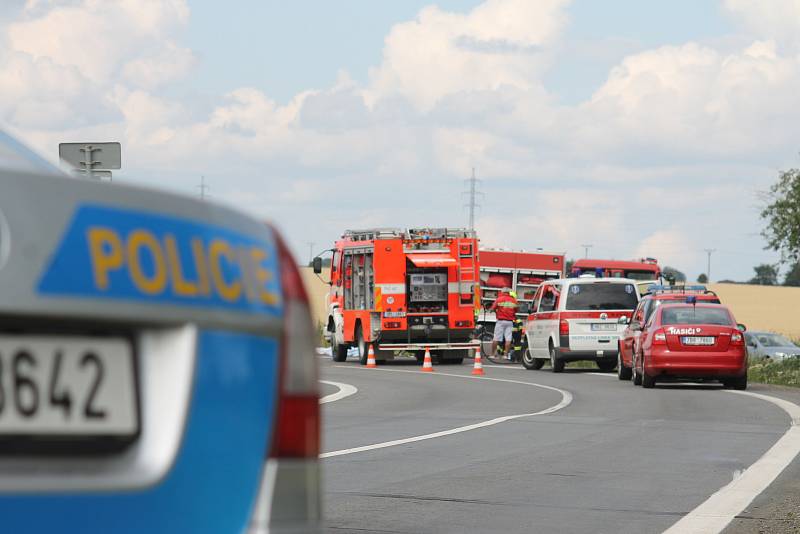 Mezi obcí Vnorovy a Strážnicí se stala tragická dopravní nehoda. Zahynuli při ní čtyři lidé.