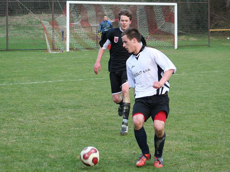 Okresní přebor: Sokol Radějov (v černém) vs Spartak Svatobořice-Mistřín