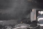 Požár garáže rodinného domu v Dubňanech způsobil škodu pět milionů korun.