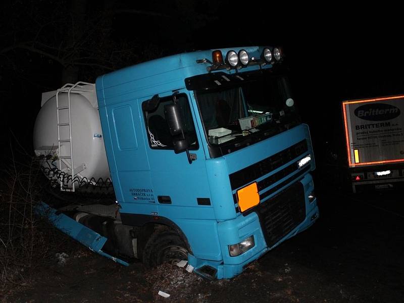 Nehoda dvou kamiónu mezi Silničnou a Nížkovicemi.