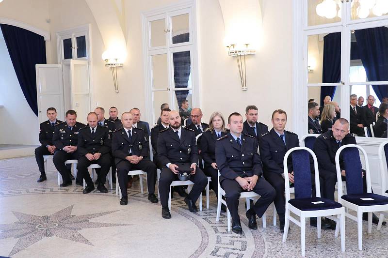 Policisté dostali na zámku v Boskovicích medaile.