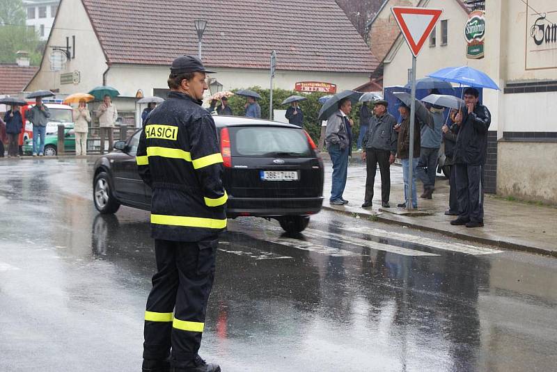 První z jedenácti poutí, které se každoročně konají ve Křtinách, už tradičně patří hasičům. Ti tam vždy na přelomu dubna a května slaví svátek svatého Floriána, patrona hasičů. 