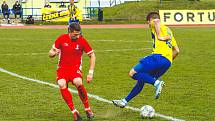 Blanenští fotbalisté (v červeném) zvítězili na domácím hřišti s Varnsdorfem 2:0.