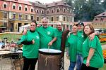 Soutěž ve vaření guláše, Rájecký kotlík, se před rájeckým zámkem konala už po šesté.