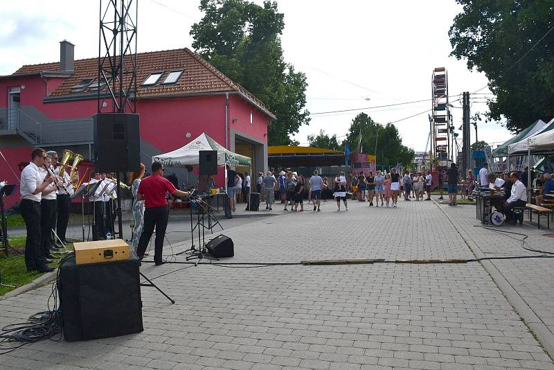 Kapela Bivojka na hodech v Ostrově u Macochy.