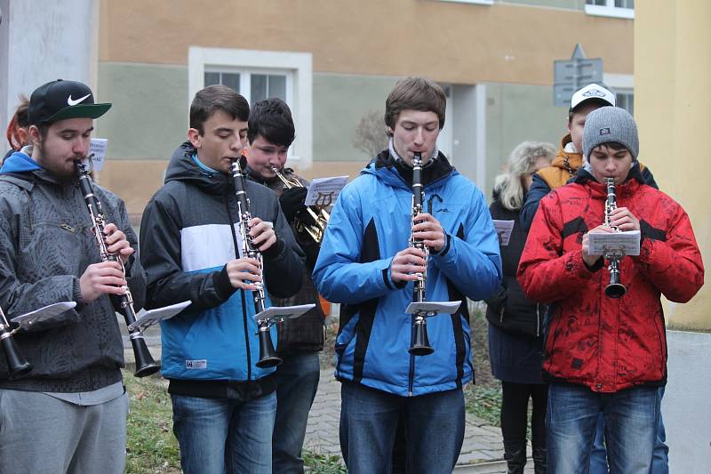 Muzikanti z dechového orchestru Malá Haná v neděli hráli například ve Vanovicích nebo ve Světlé.