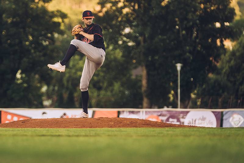 Baseball - nadstavba o extraligu: Olympia Blansko (v bílém) - SaBaT Praha (v černém) 1:2 - 31. července