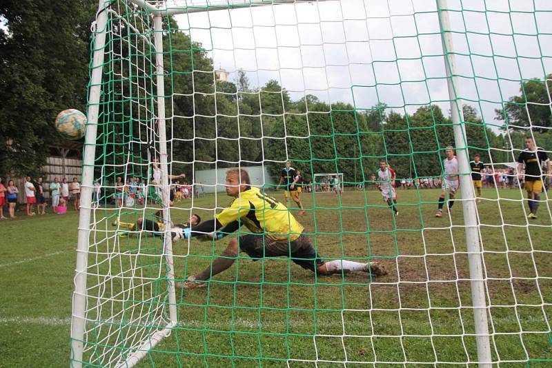 Na mistrovství republiky v malé kopané Kvasar překvapil a vybojoval bronz.