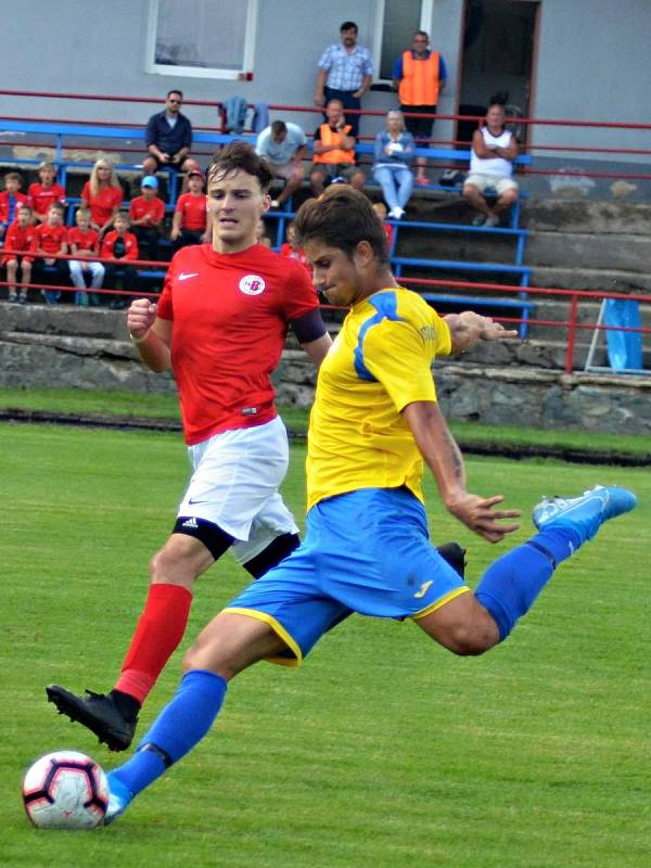 Ve druhém kole krajského přeboru porazily Boskovice (červené dresy) doma Ivančice 1:0.