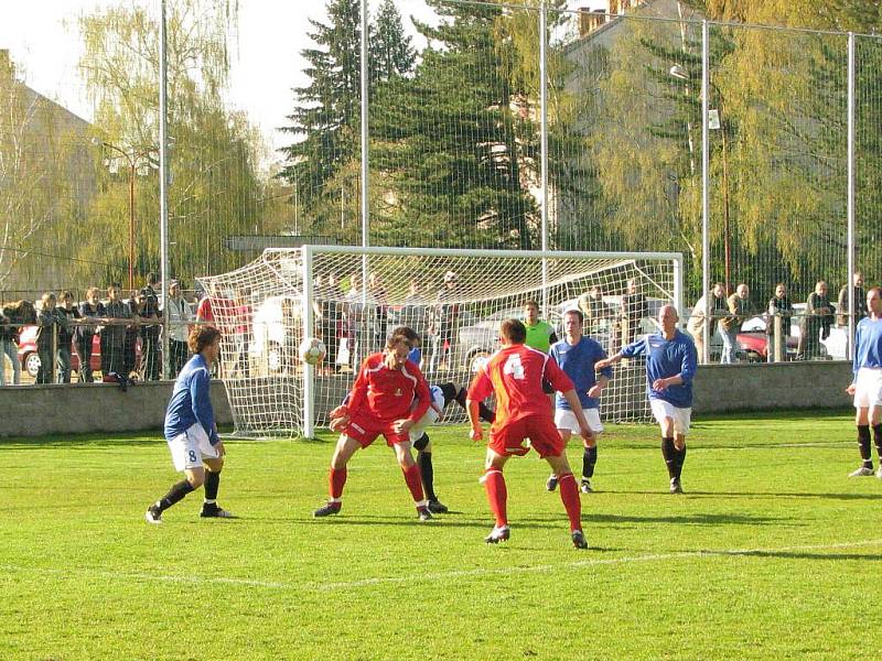 Fotbalisté Blanska porazili v divizi Žďár nad Sázavou jedinou brankou Martina Sehnala.