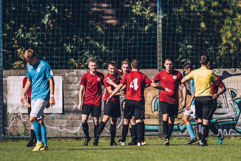 Fotbalisté Sparty (v červeném) v domácím utkání krajského přeboru zdolali Boskovice 2:1.