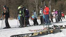 Na Blanensku jsou v provozu dvě sjezdovky. Na umělém sněhu se lyžuje v Olešnici a v Hodoníně u Kunštátu. Hořice čekají na přírodní sníh.