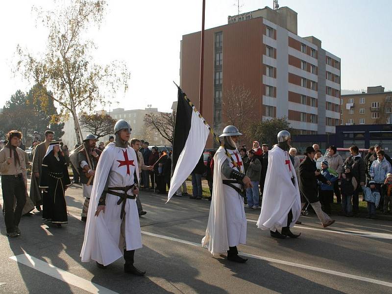 Svatý Martin na bílém koni, patron Blanska, v sobotu projel se svoji družinou městem.