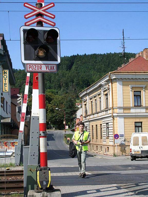 Testování zařízení na železničním přejezdu v Blansku.