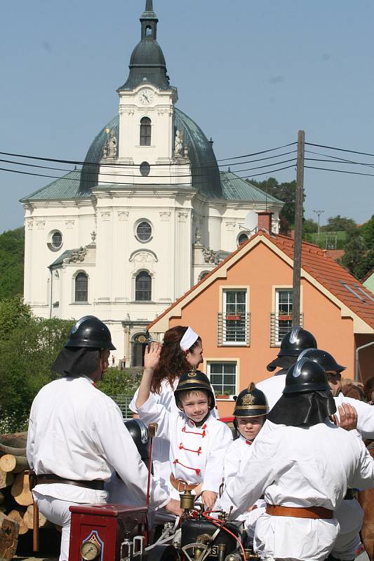 Hasičská pouť ve Křtinách přilákala stovky lidí. Konala se již po sedmnácté.