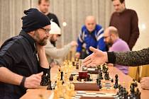 Vánoční šachový turnaj ve Sloupu ovládl Martin Handl. S osmi výhrami a jednou prohrou.