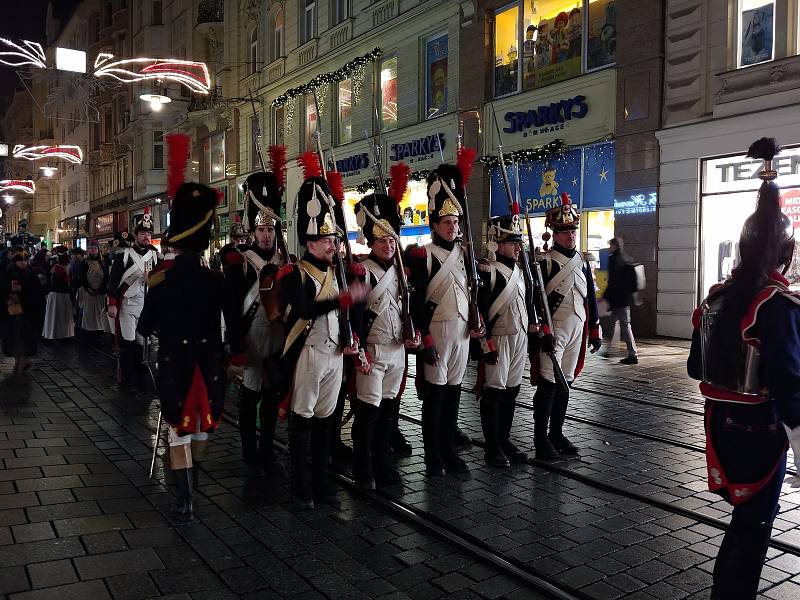 Brnem prošel průvod vojáků z napoleonských dob. V Denisových sadech uctili památku těch, kteří padli při bitvě tří císařů u Slavkova.