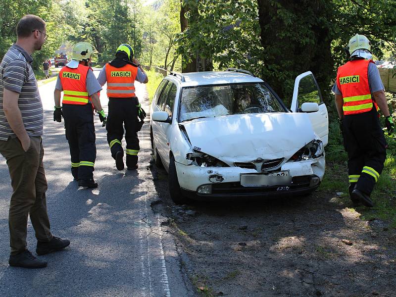 Řidička prudce zabrzdila a způsobila nehodu čtyř aut.