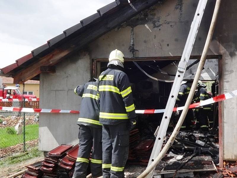 Požár poničil část novostavby rodinného domu v Habrůvce.