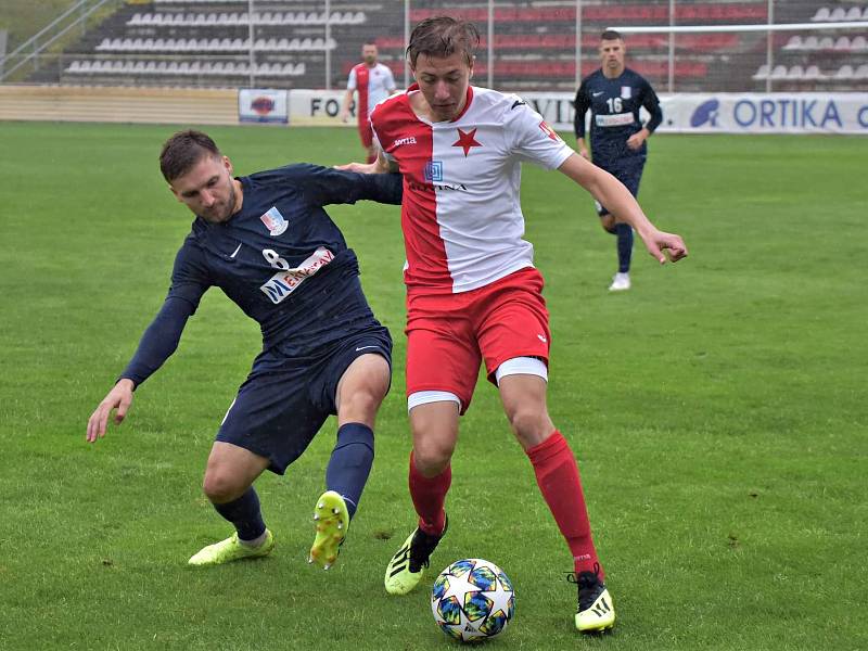 V utkání Moravskoslezské fotbalové ligy SK HS Kroměříž - FK Blansko (modré dresy) branky nepadly.