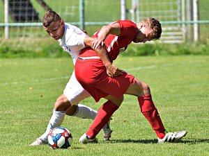 Utkání 2. kola Moravskoslezské fotbalové ligy Baník Ostrava B (bílé dresy) - FK Blansko skončilo nerozhodně 1:1.