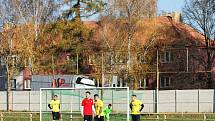 Fotbalisté Rájce-Jestřebí (ve žlutém) v závěrečném zápase podzimní části porazili rezervu Boskovic 5:2.