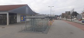 Blanenský Lidl v centru města je i po čtyřech měsících od uzavření stále prázdný. Řetězec jedná o jeho prodeji. Nemá prý ale ještě jasno.