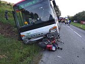 Nehoda motorky a autobusu u Boskovic ve středu ráno.