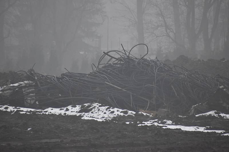 Blanenská lokalita "Skleníky" v ulici Poříčí. Bývalé zahradnictví s rozsáhlými skleníky vystřídá obchodní centrum.