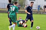 Nádech derby měl zápas 7. kola Moravskoslezské fotbalové divize D. Domácí FK Blansko (v modrém) v něm porazilo brněnskou Dostu Bystrc-Kníničky 3:1.