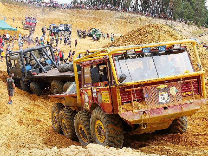 Závod mistrovství republiky v Truck Trialu v pískovně u Kunštátu opět po roce nabídne mimořádně dramatické situace.