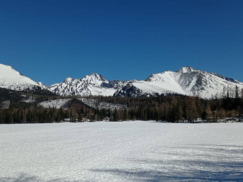 Studenti z rájeckého gymnázia zažili v Tatrách spoustu zajímavých aktivit, například výstup na sněžnicích nebo jízdu na Fat Bike.